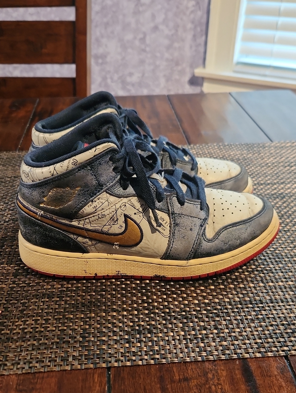 Nike Jordans 1 Mid' Top Blue and Gold - Sneakers, 5.5Y